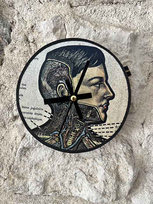 Horloge [Creepy Clocky] Profil